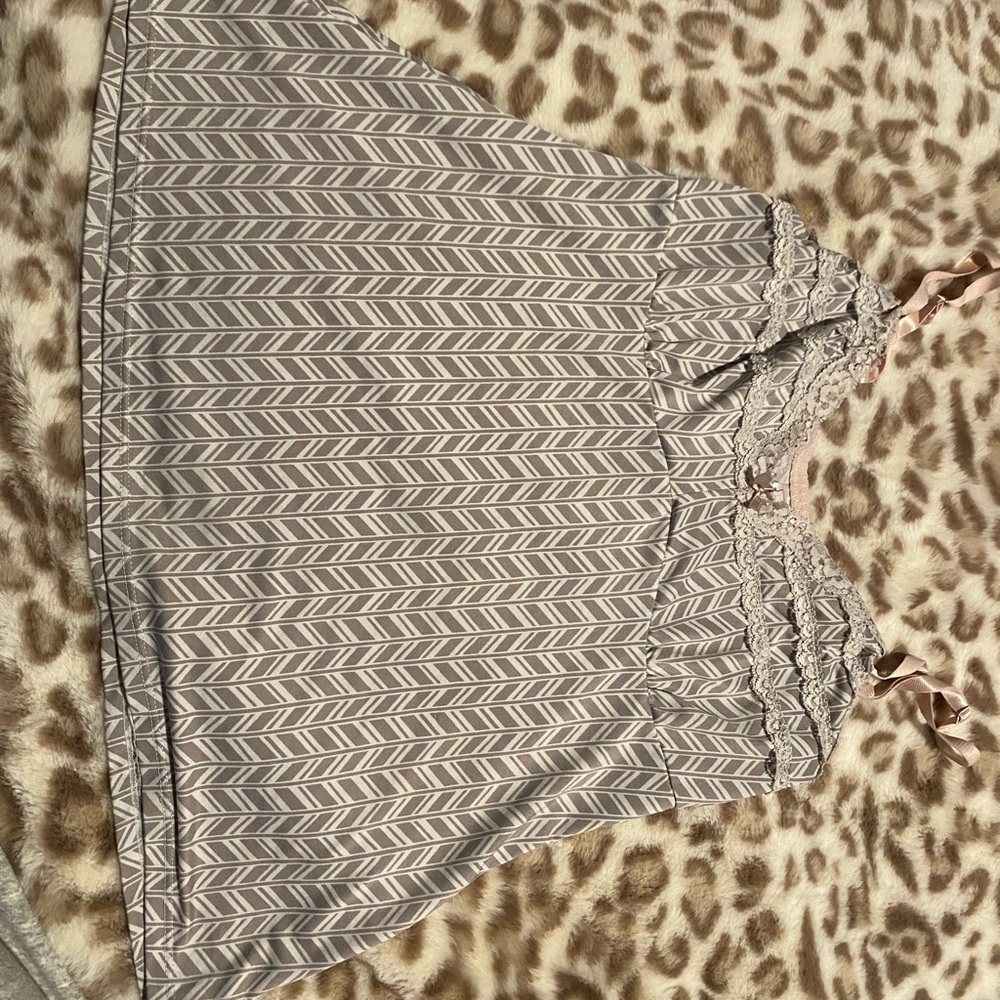Loose tank grey & pink trim